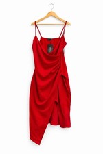 PRETTYLITTLETHING abito rosso