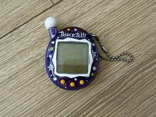 Tamagotchi viola bianco - tamagotchi, v4