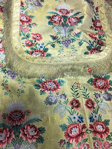 Chasuble aux fleurs - chasuble, x