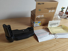 Impugnatura Nikon MB-15 battery pack per fotocamere Nikon F100. Grip for F-100.