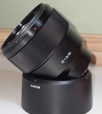 SONY FE 85mm F1.8 SEL85F18  E-MOUNT