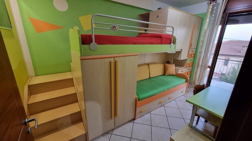 Cameretta bambini con soppalco - con,