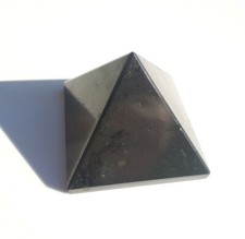 PIRAMIDE cristallo pietra