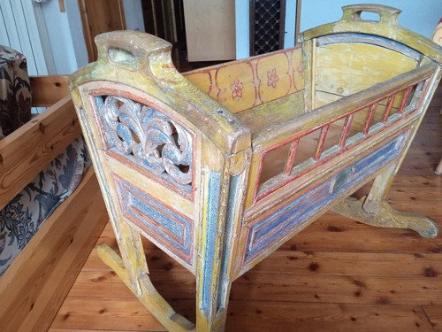Antica culla fine - antica, 700