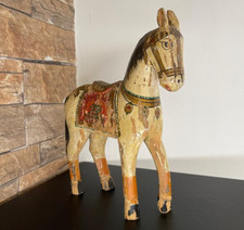 Antica statua cavallo in legno