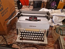 macchina da scrivere Olivetti