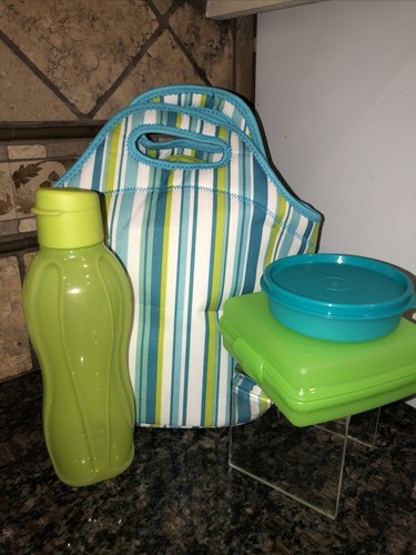 Tupperware set snacks on - set,