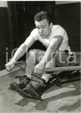 1957 BLACKHEATH - BOXE lightweight - Dave CHARNLEY on a rowing machine *Photo