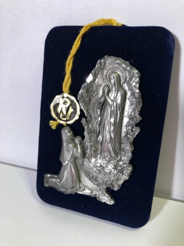 Targa statua peltro velluto - su,