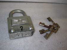 1 lucchetto in metallo antico