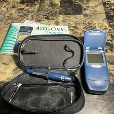 ACCU CHECK COMPACT con custodia + più extra misuratore testato funzionante