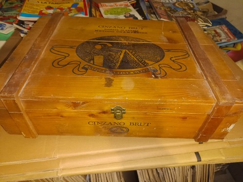 Vecchia cassetta legno cinzano - legno,