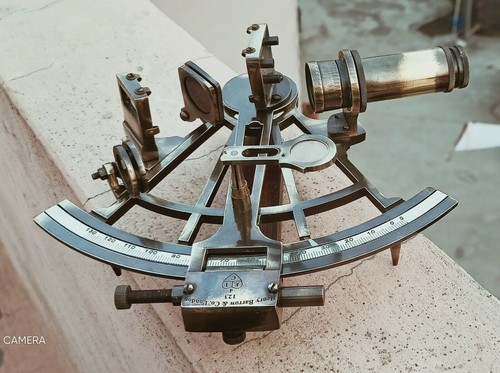 Strumento astrolabio nautico