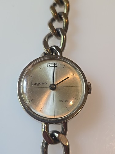 Orologio svizzero carica - orologio, a