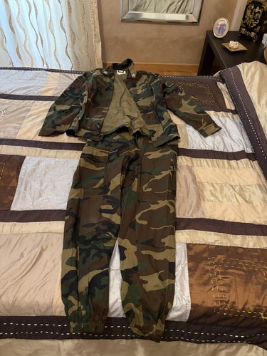 Uniforme militare mimetica