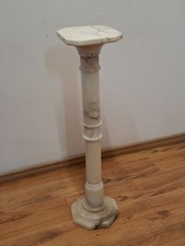 Colonna a piedistallo in marmo