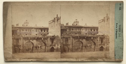 Nîmes porta auguste foto - nîmes,