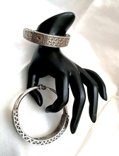 Paio antichi bracciali - di,