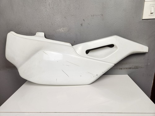 Cache latéral droit aprilia - -,