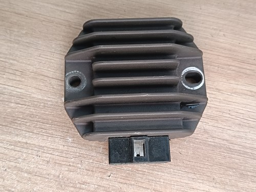 Regulateur tension - un,