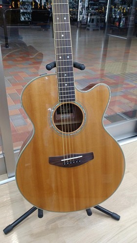 Chitarra acustica elettrica