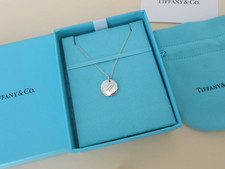 Collana con ciondolo tondo