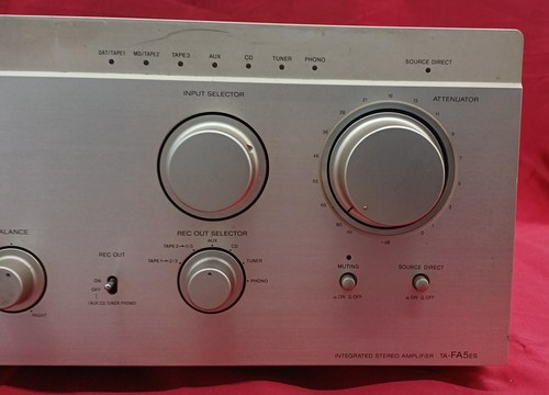 Amplificatore stereo integrato