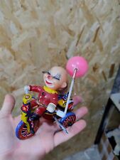 Gioco Latta Pagliaccio Su Triciclo