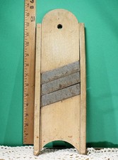 Antico mandolino da cucina in