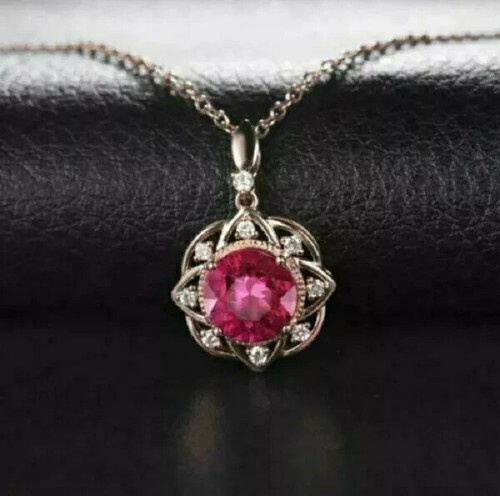 Collana con ciondolo rubino