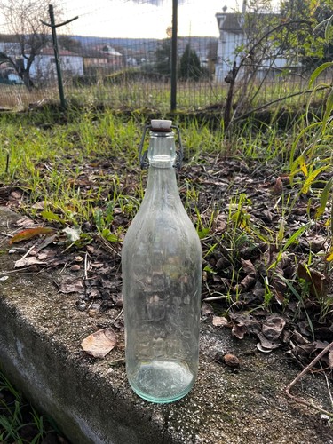 Antica bottiglia vetro con - vetro,