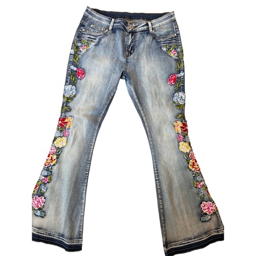 Jeans svasato ricamato