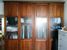 Armadio in noce, 4 ante scorrevoli con vetro satinato, in ottime condizioni 