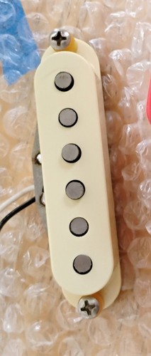 Fender stratocaster pickup - fender,