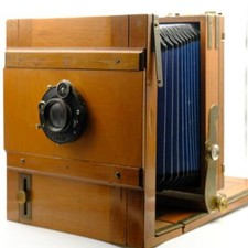 Antica macchina fotografica a