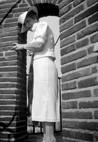 Portrait woman suit white hat - portrait,