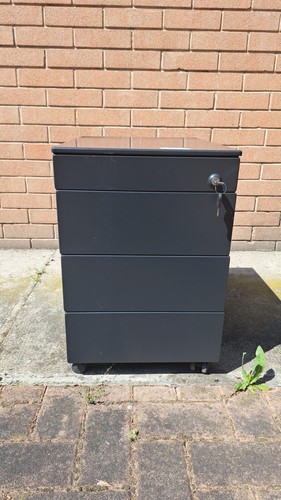 Cassettiera nera metallo - in,