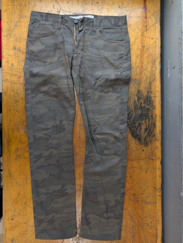Pantaloni mimetici