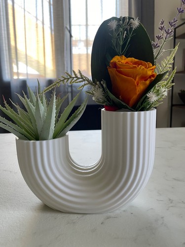 Vaso moderno u - moderno, a
