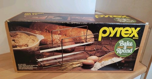 Vintage pyrex bake - pyrex, round