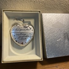 Ornamento Hallmark, ogni