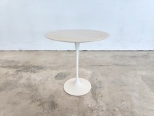 Tulip side table, Eero