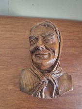 SCULTURA IN LEGNO INTAGLIATA A