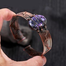 Bracciale regolabile avvolto