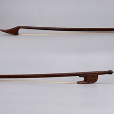 Antico arco per violoncello in