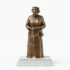 Queen Elizabeth II Statue –