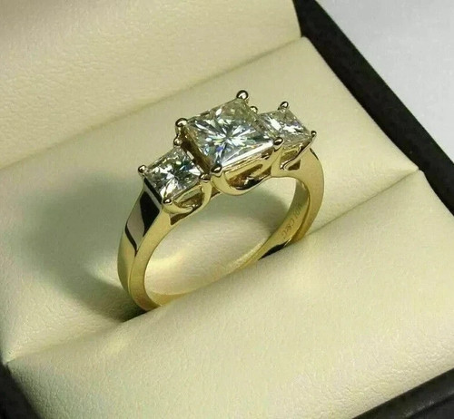 Anello tre pietre diamante
