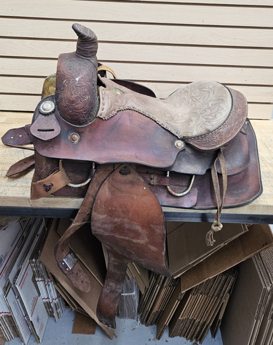 Circle western saddle - 16”, y