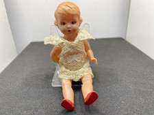 Vecchia bambola da collezione