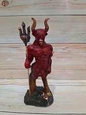 Satana in piedi colore
